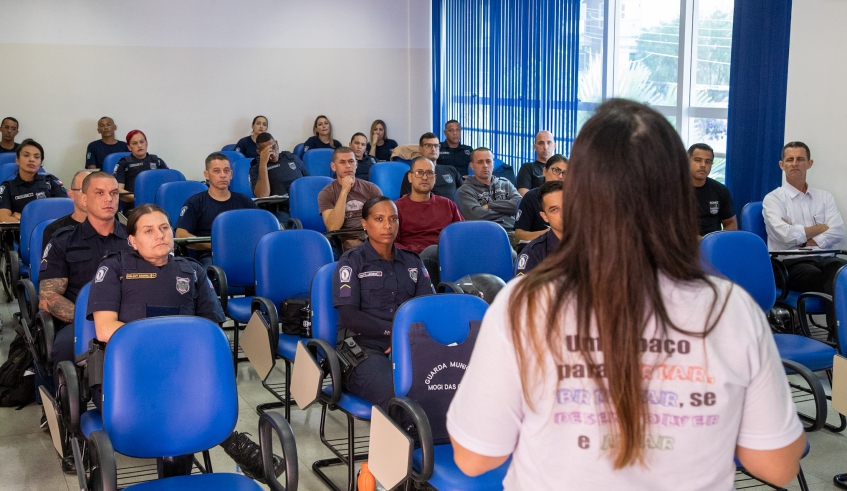 Capacitação sobre atendimento a pessoas com TEA teve a participação de 32 guardas municipais e contou com orientações teóricas e atividades práticas (Warley Kenji/PMMC)