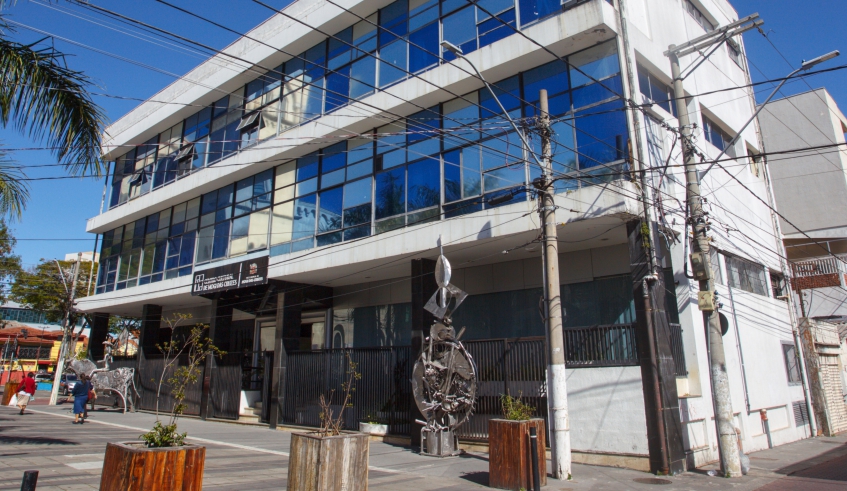 A mostra “Geometria do Café”, do artista plástico Sidnei Oliveira, chega ao Centro Cultural a partir das 13 horas, deste dia 12, com entrada gratuita (Warley Kenji/PMMC)