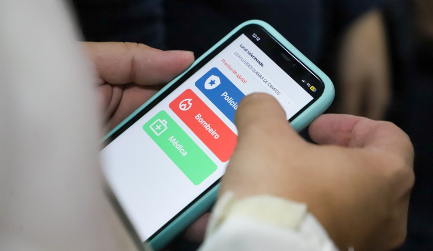 Nesta primeira fase, aplicativo estará disponível para diretores de escolas e pessoas indicadas por eles, que poderão fazer o acionamento das forças de segurança (Divulgação/PMMC)