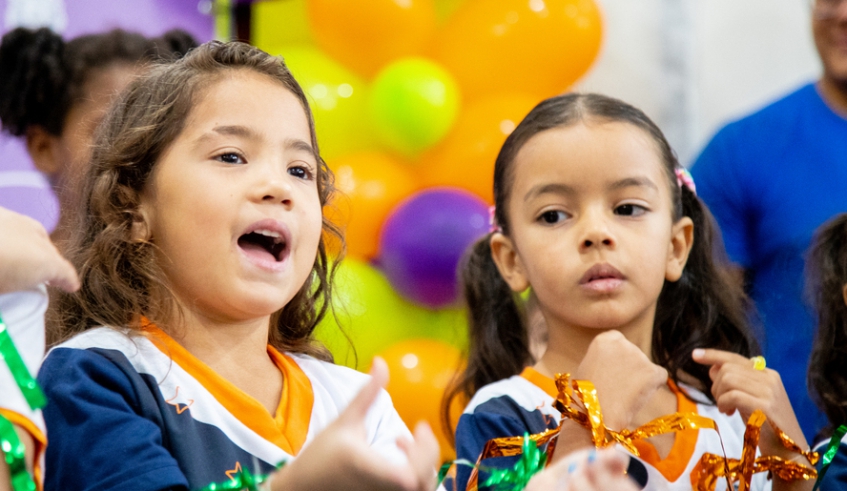 Alunos da unidade escolar fizeram uma linda apresentação no evento de entrega da unidade. (Warley Kenji/PMMC)