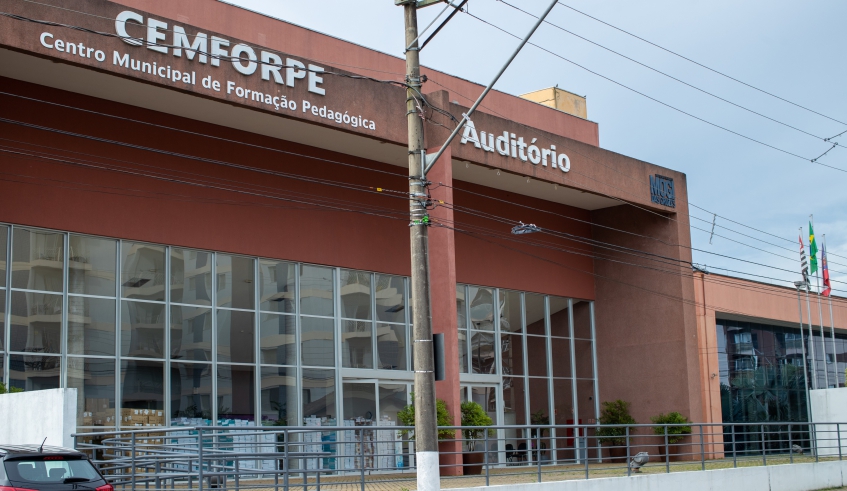 O Cemforpe receberá neste sábado (06/04), às 18 horas, um concerto com músicas colombianas , que marca o encerramento da visita do maestro colombiano César Cano Arteaga (Warley Kenji/PMMC)