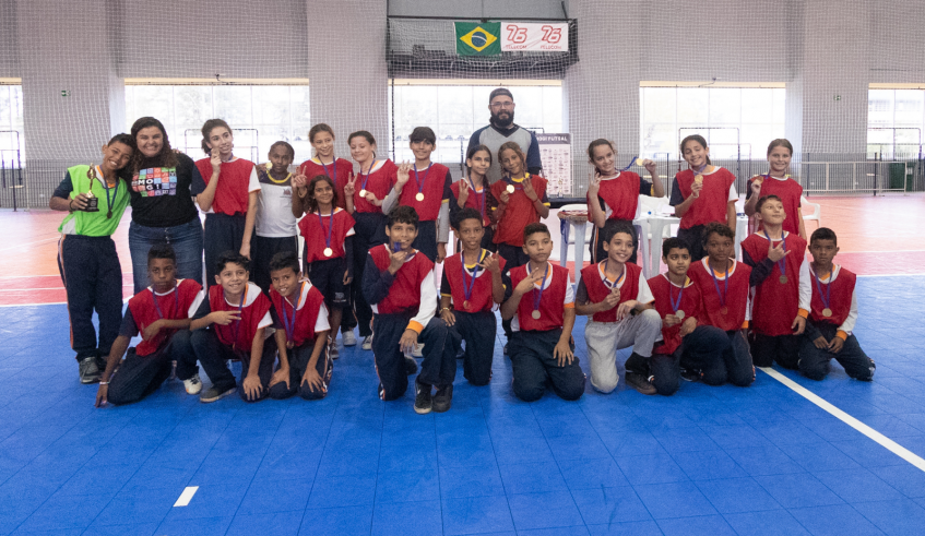 Prefeitura de Mogi das Cruzes - Secretaria de Educação - Notícias - Time de  Queimada do Cempre Oswaldo levanta a taça da 1ª Olimpíada e Paralimpíada da  rede municipal de ensino