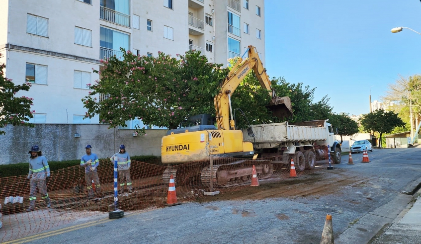 Construção do coletor-tronco de esgotos Parque da Cidade avança com assentamento das tubulações (Foto: Divulgação/Semae)