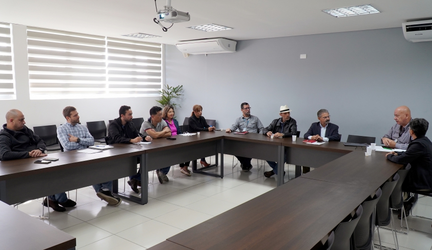 Técnicos da Arsesp foram recebidos pelo diretor-geral do Semae, Francisco Cochi Camargo, acompanhado de outros diretores e técnicos da autarquia (Divulgação/PMMC)