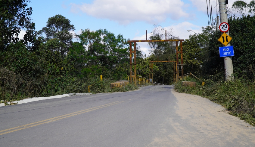 Construção da nova ponte complementará os trabalhos de recuperação da estrada da Volta Fria, cujos serviços de pavimentação estão em fase final (Divulgação/PMMC)