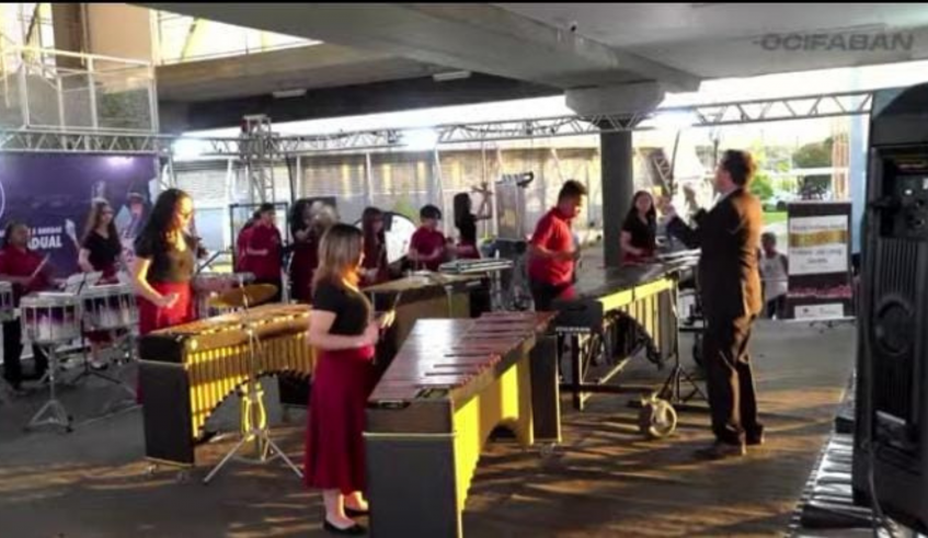 A seleção de percussão formada por jovens músicos do Cempre Limongi e da EM Prof. Mario Portes levou o título na categoria Banda de Percussão InfantoJuvenil. (Divulgação/PMMC)