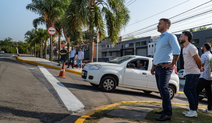Prefeito Caio Cunha acompanhou o início da operação do novo sistema viário implantado na região do Jardim Nathalie e do Conjunto Thaysa (Divulgação/PMMC)