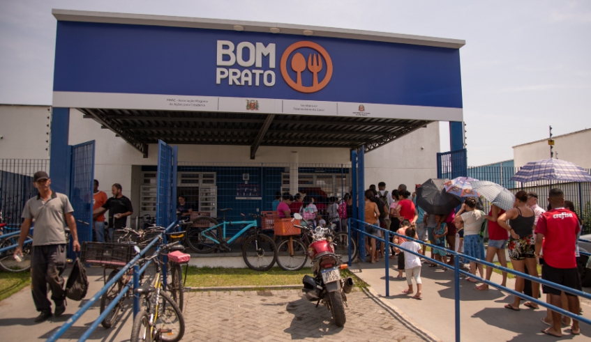 O Bom Prato de Jundiapeba completou nesta terça-feira um ano de atividade e ofereceu um almoço especial em comemoração à data, com presença do prefeito (Warley Kenji/ PMMC)