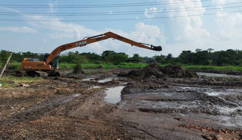 Trabalhos de desassoreamento do rio Jundiaí avançam na região do Oropó (Warley Kenji/PMMC)