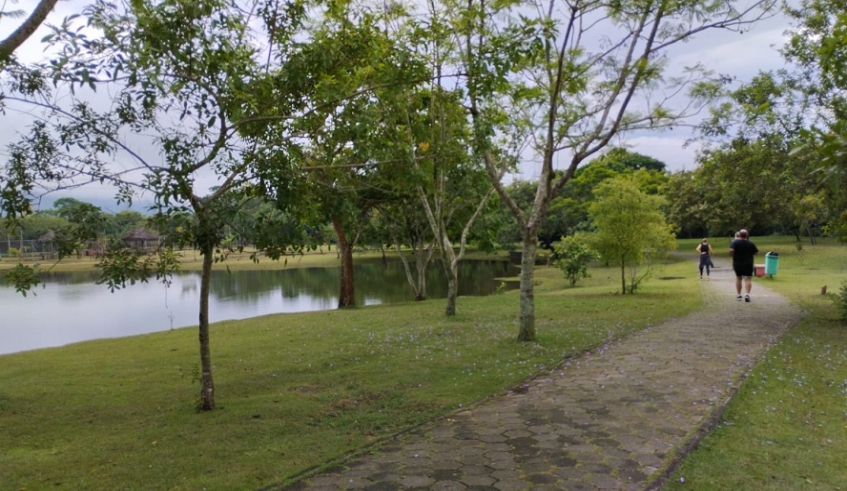 Pista de caminhada do Parque Centenário teve trecho liberado e é utilizada normalmente pelos frequentadores (Divulgação/PMMC)