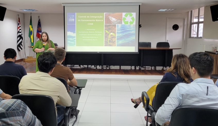 Roseane Souza, diretora da Abes, falou sobre a importância do saneamento rural (Foto: Julio Nogueira/Semae)