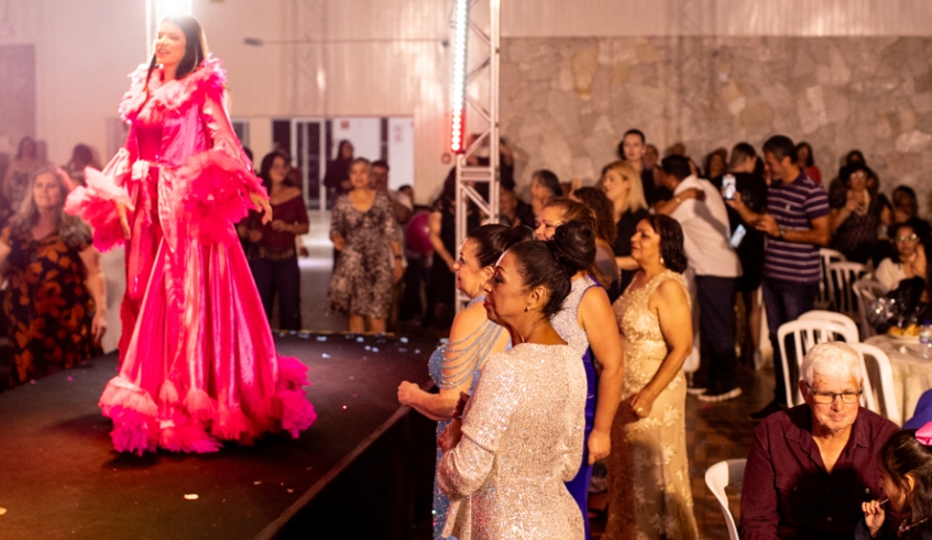 Concurso Miss e Mister Terceira Idade foi realizado em forma festiva no Clube Náutico Mogiano e elegeu os vencedores da edição 2023 (Warley Kenji/ PMMC)