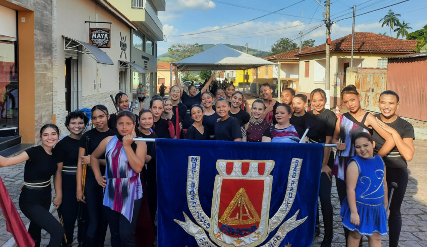 Na categoria “Banda Musical de Marcha Sênior”, a E.E Prof. Claudio Abrahão (Vila Jundiaí) ficou em primeiro lugar na coreografia e Mor, em segundo na baliza e terceiro como banda. (Divulgaçã . . .