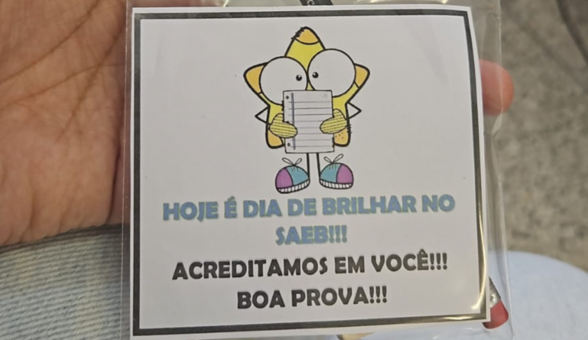 No Cempre Dra. Ruth Cardoso, no Jardim Layr, os alunos, que fizeram a prova, receberam um lápis com a mensagem “Hoje é dia de brilhar no SAEB! Acreditamos em você!”. (Divulgação/PMMC)