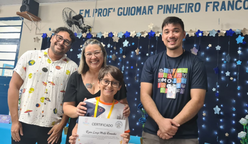 Na EM Profª Guiomar Pinheiro Franco foram entregues as medalhas a 20 alunos que se destacaram na segunda fase da Olimpíada Brasileira de Matemática das Escolas Públicas - OBMEP Mirim e quatro medalhistas . . .