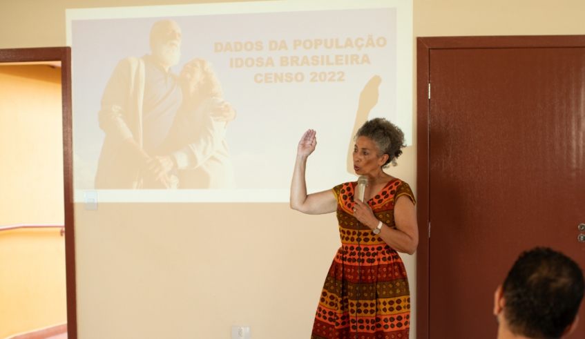 Formação em gerontologia já está em seu segundo encontro, terá o último em 20 de dezembro e busca otimizar o atendimento à pessoa idosa (Warley Kenji/ PMMC)