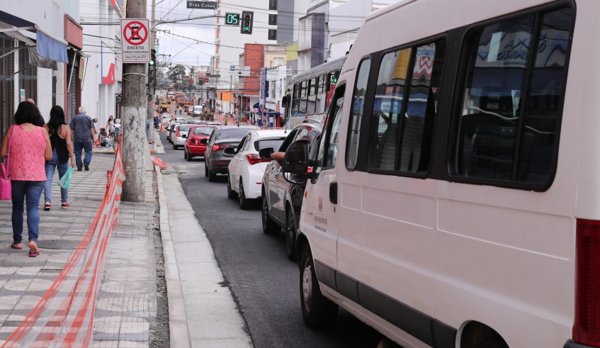 Os dois primeiros quarteirões da Voluntário Fernando Pinheiro Franco estão liberados para trânsito e obras do Programa Nova Mogi seguem na avenida (Warley Kenji/PMMC)