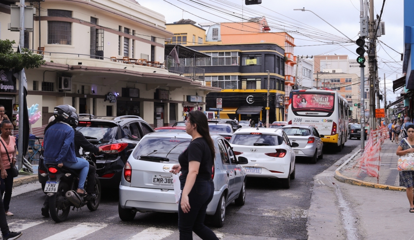 Os dois primeiros quarteirões da Voluntário Fernando Pinheiro Franco estão liberados para trânsito e obras do Programa Nova Mogi seguem na avenida (Warley Kenji/PMMC)
