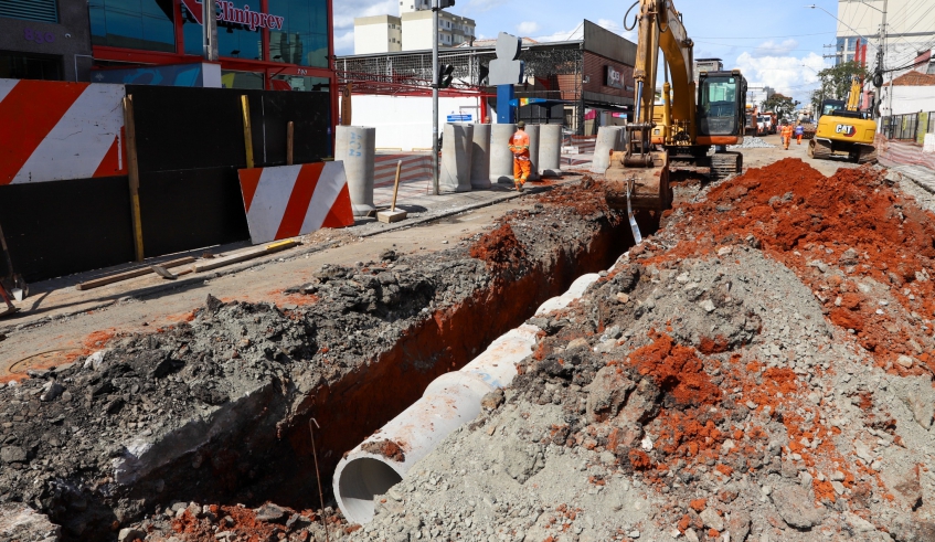 Obras do Programa Nova Mogi de Recuperação Asfáltica avançam para a 3ª etapa na avenida Voluntário Fernando Pinheiro Franco (Divulgação/PMMC)