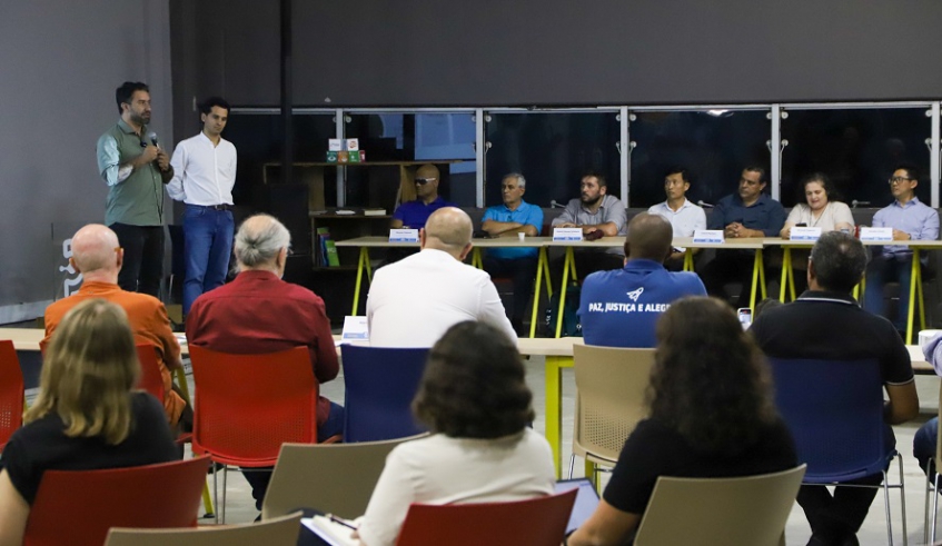 Prefeito Caio Cunha compareceu à reunião e destacou a importância do projeto de lei e seu caráter suprapartidário como legado para o município (Divulgação/PMMC)