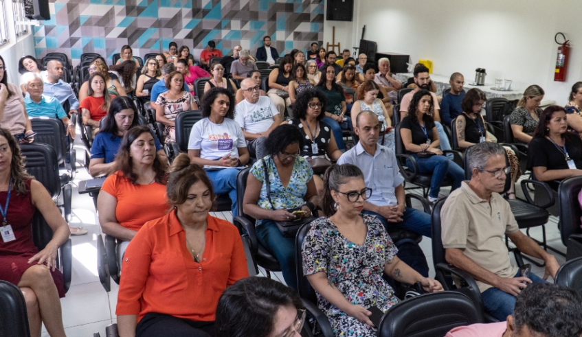 Novos membros do Conselho Municipal de Assistência Social - COMAS - tomaram posse na manhã desta quinta-feira, em cerimônia no auditório do prédio-sede (Divulgação/ PMMC)