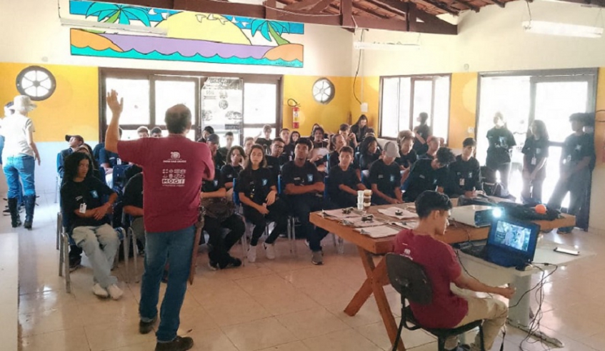 Participantes assistiram a uma palestra com informações sobre o ecossistema do Parque Municipal, que está inserido na Serra do Itapeti (Divulgação/PMMC)