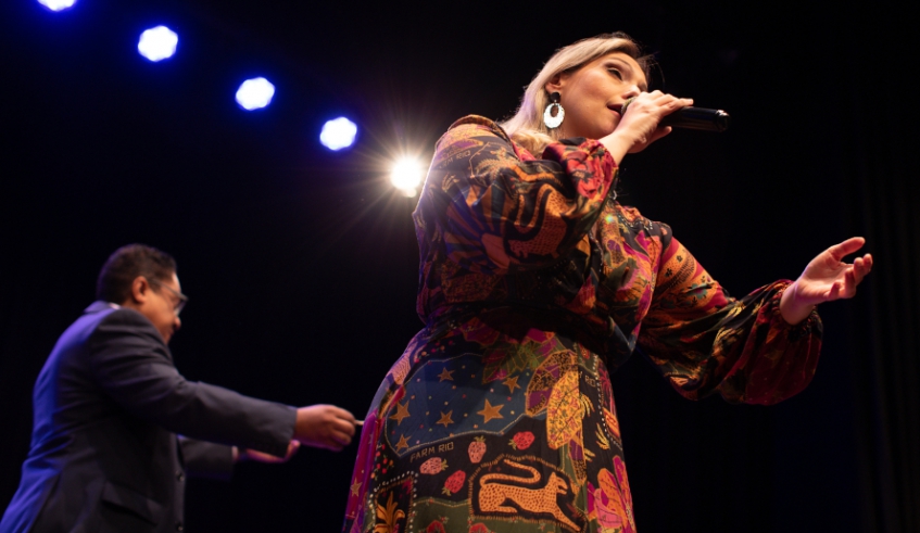 O Theatro Vasques rececebeu grande público no último sábado e, juntamente ao show de Aline Chiaradia, o Fundo Social fez o lançamento da campanha Inverno Solidário (Warley Kenji/ PMMC)