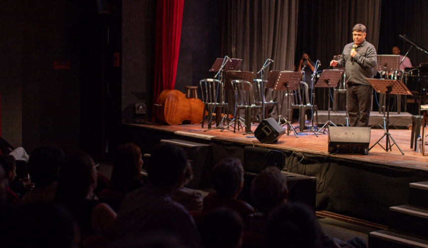 O Theatro Vasques rececebeu grande público no último sábado e, juntamente ao show de Aline Chiaradia, o Fundo Social fez o lançamento da campanha Inverno Solidário (Warley Kenji/ PMMC)