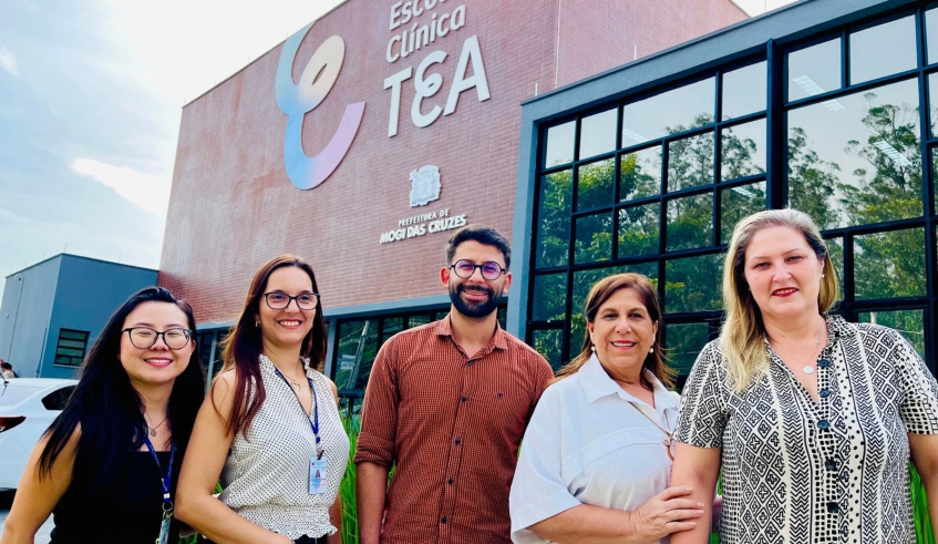 A secretária municipal da Pessoa com Deficiência da Cidade de São Paulo, Silvia Grecco, foi recebida pela diretora do Departamento de Educação Especial e lnclusiva, Andrea Pereira de Souza e profissionais . . .