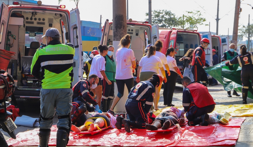Simulado Emergência mostrou como é feito o atendimento de um acidente envolvendo dois veículos e uma motocicleta, com diversas pessoas feridas (Divulgação/PMMC)