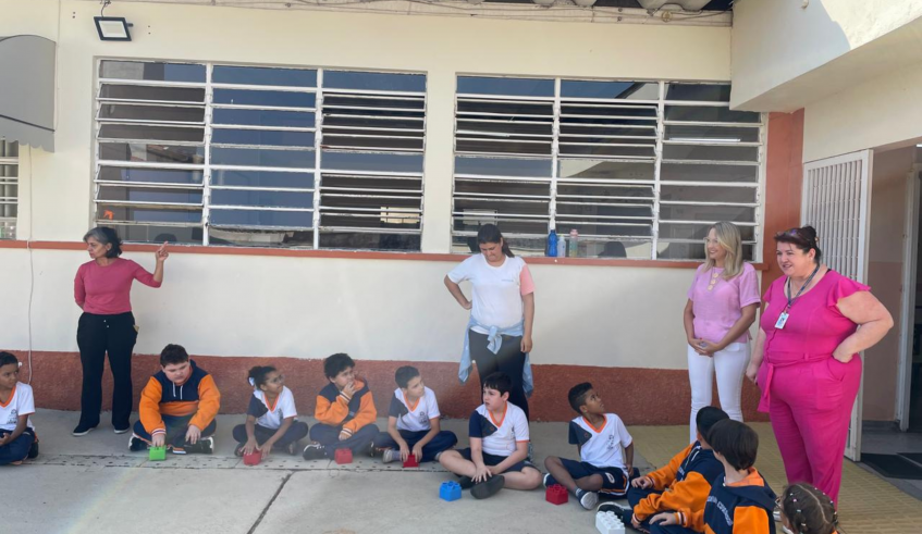 A secretária de Educação, Marilu Beranger, acompanhou as atividades na EM Profª Emilie Nehme Affonso, Vila Suissa, dirigida pela diretora Aliane Pontes Rodrigues. (Divulgação/PMMC)