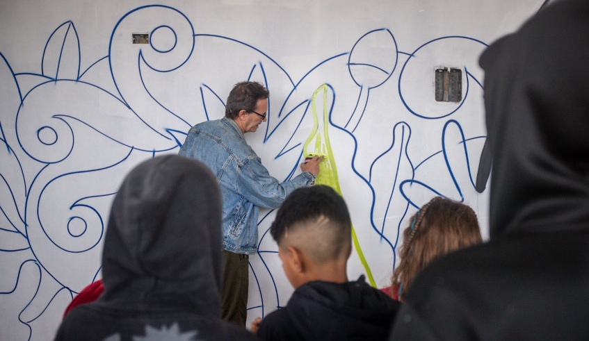 Oficina sobre grafitagem explica técnicas que são utilizadas na pintura dos muros e paredes (Foto: Warley Kenji/PMMC)