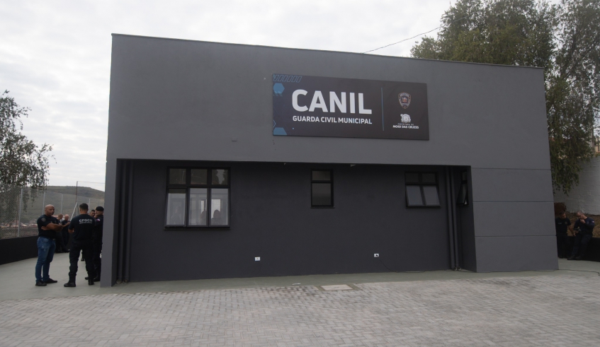 Canil da Guarda Civil Municipal foi construído em Cezar de Souza e tem toda a estrutura para abrigar os cães da corporação, além de espaço para treinamento (Warley Kenji/PMMC)