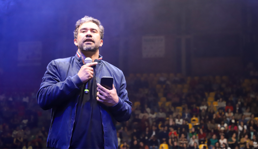 O prefeito Caio Cunha iniciou o evento agradecendo aos profissionais pelo seu desempenho durante os dias em que as crianças não frequentaram as salas de aula devido à pandemia (Divulgação/PMMC)