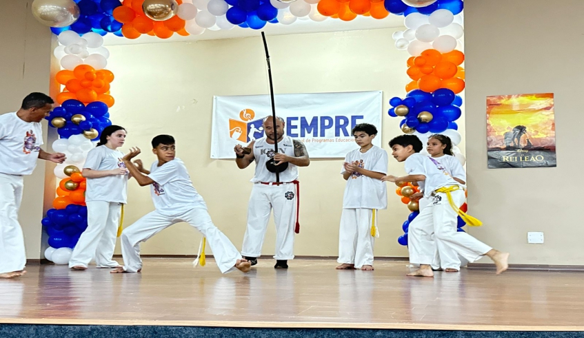 Festa de 30 anos do CEMPRE Benedito Ferreira Lopes contou com apresentação de capoeira. (Divulgação/PMMC)
