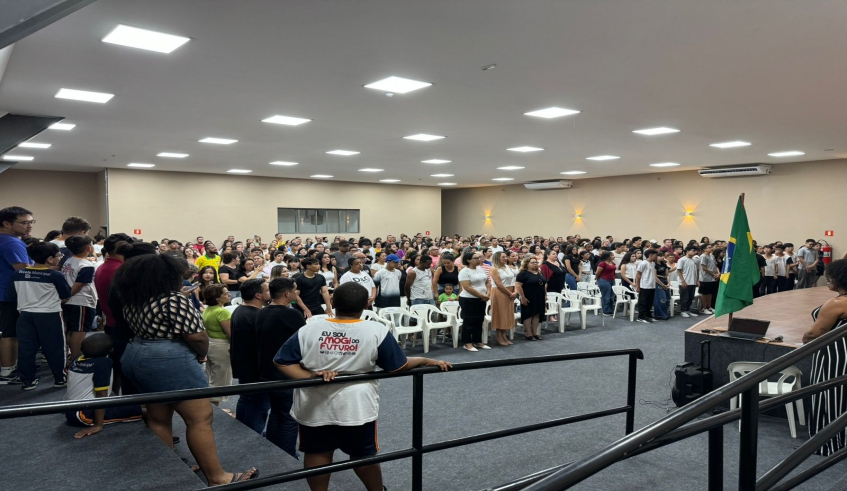 Auditório do CEMPRE Benedito Ferreira Lopes lotou durante celebração. (Divulgação/PMMC)