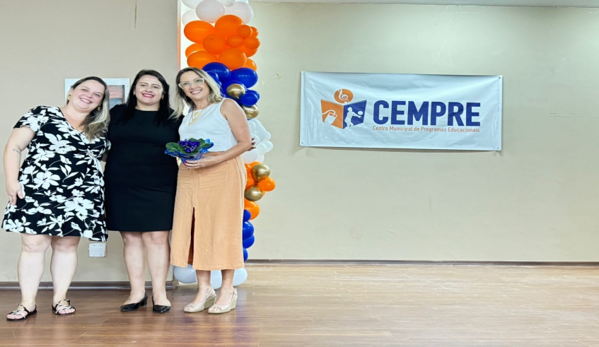 A secretária de Educação, Marilu Beranger, foi homenageada no evento. (Divulgação/PMMC)