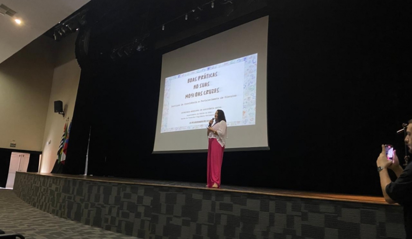 A diretora do Departamento de Gestão do SUAS, Lívia Souza, falou na abertura do encontro, destacando a importância da atividade para a qualificação do serviço