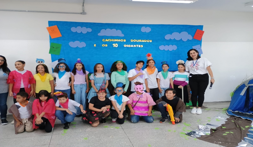 Na EM Maria Eugênia Fochi de Araújo, alunos do 4º ano apresentaram a peça de teatro "Cachinhos Dourados e os 10 Gigantes" no "ETI de Portas Abertas". (Divulgação/PMMC)