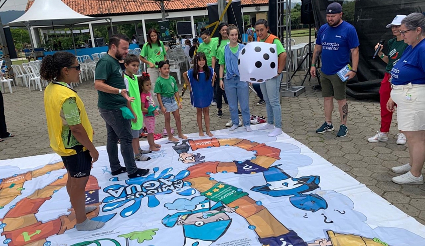 Entre outras iniciativas, Semae participou com jogo de trilha gigante que reproduz o jogo educativo Amigos da Água, criado pela autarquia (Divulgação/Semae)