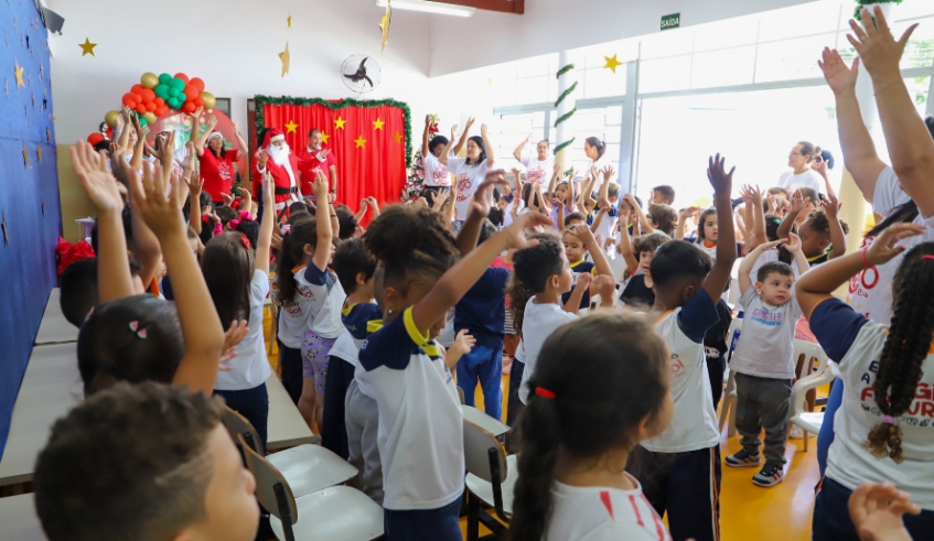 Entrega desta quinta-feira foi no CEIM Amália Thereza Manna de Deus e a próxima será na segunda-feira, no CEIM Geraldo Felício Reis, no Jardim Bela Vista (Divulgação/ PMMC)