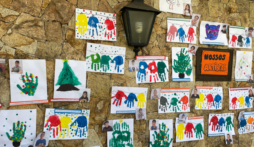 O espaço também estava decorado com desenhos e atividades realizadas pelos atendidos na unidade. (Divulgação/PMMC)