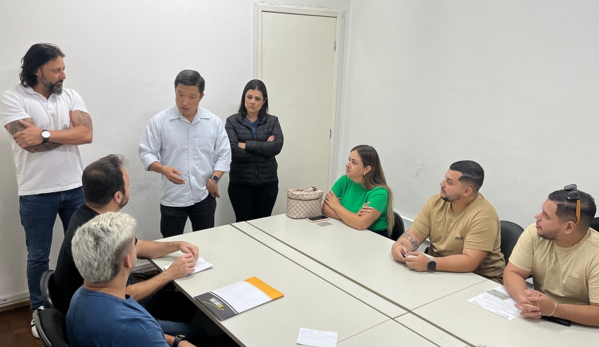 Secretário Gilberto Ito lembrou a importância do diálogo com os estabelecimentos para a resolução dos problemas apontados pela população (Divulgação/PMMC)