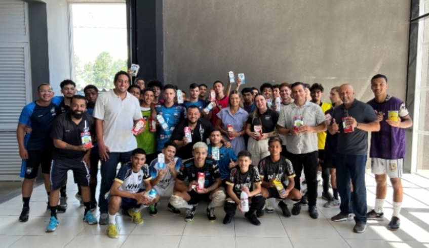 Equipe do Inter Mogi entrega doações de leite ao Fundo Social (Divulgação - PMMC)