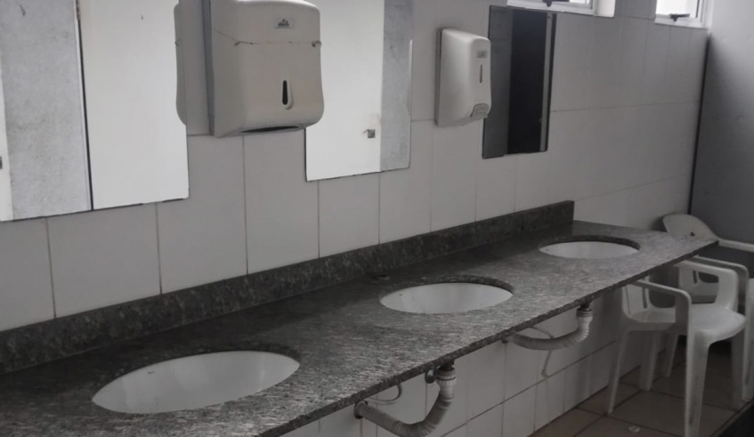 Torneiras de banheiros e vestiários foram furtadas durante a ação de vândalos no Pró-Hiper e a Prefeitura já está adotando medidas para melhoria da segurança (Divulgação/PMMC)