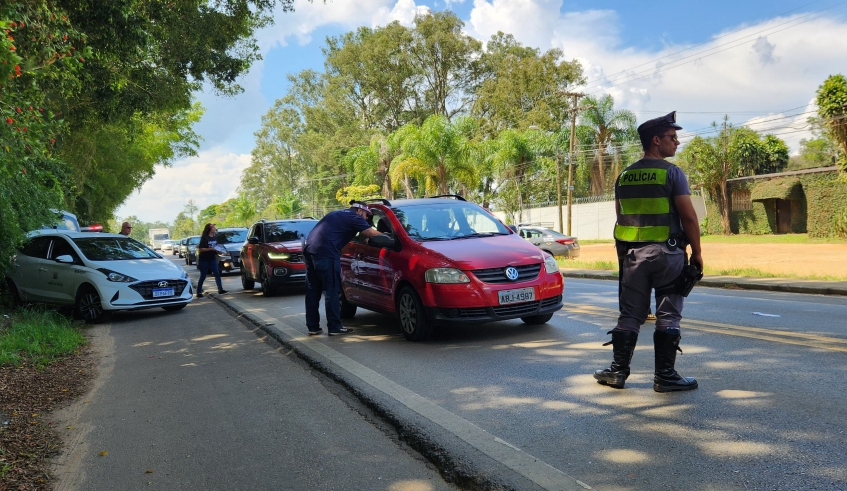 Ação da Secretaria de Mobilidade e Trânsito, Polícia Rodoviária e Detran-SP foi realizada na rodovia Engenheiro Cândido do Rego Chaves, no Jardim Nove de Julho (Divulgação/PMMC)