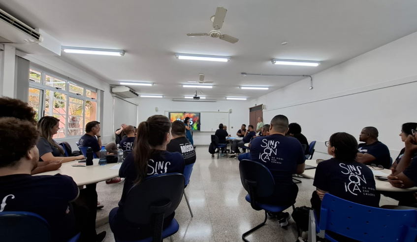 primeiro encontro, realizado pelo Departamento Pedagógico (Deped) da Pasta no Cemforpe, foi com profissionais do "Pequenos Músicos... Primeiros Acordes na Escola", promovido pela Pasta com gestão da . . .