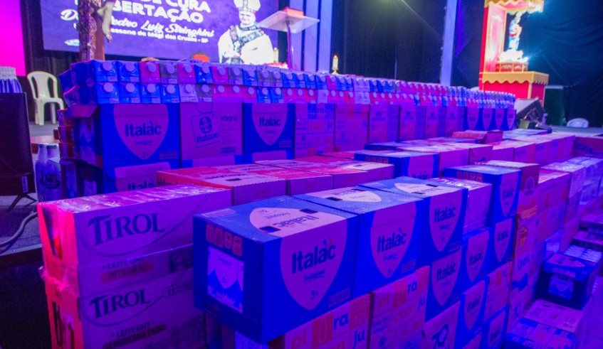 Leites arrecadados em campanha do Santuário Nossa Senhora Desatadora dos Nós foram doados ao Fundo Social de Mogi (Divulgação - PMMC)