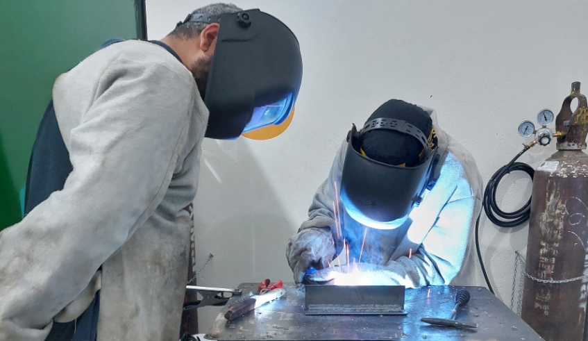Curso de capacitação profissional gratuito de Design com Metais por meio da utilização da Solda, patrocinado pela Niterra do Brasil, tem apoio institucional do Fundo Social de Mogi (Divulgação - . . .
