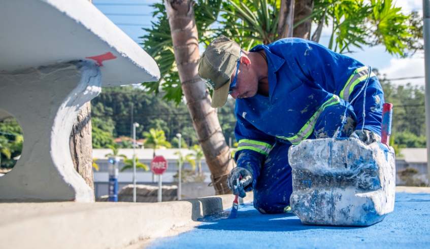 Sabaúna recebe nos últimos dias um grande mutirão de obras e serviços, garantindo espaços públicos revitalizados, organizados e acessíveis (Divulgação/ PMMC)